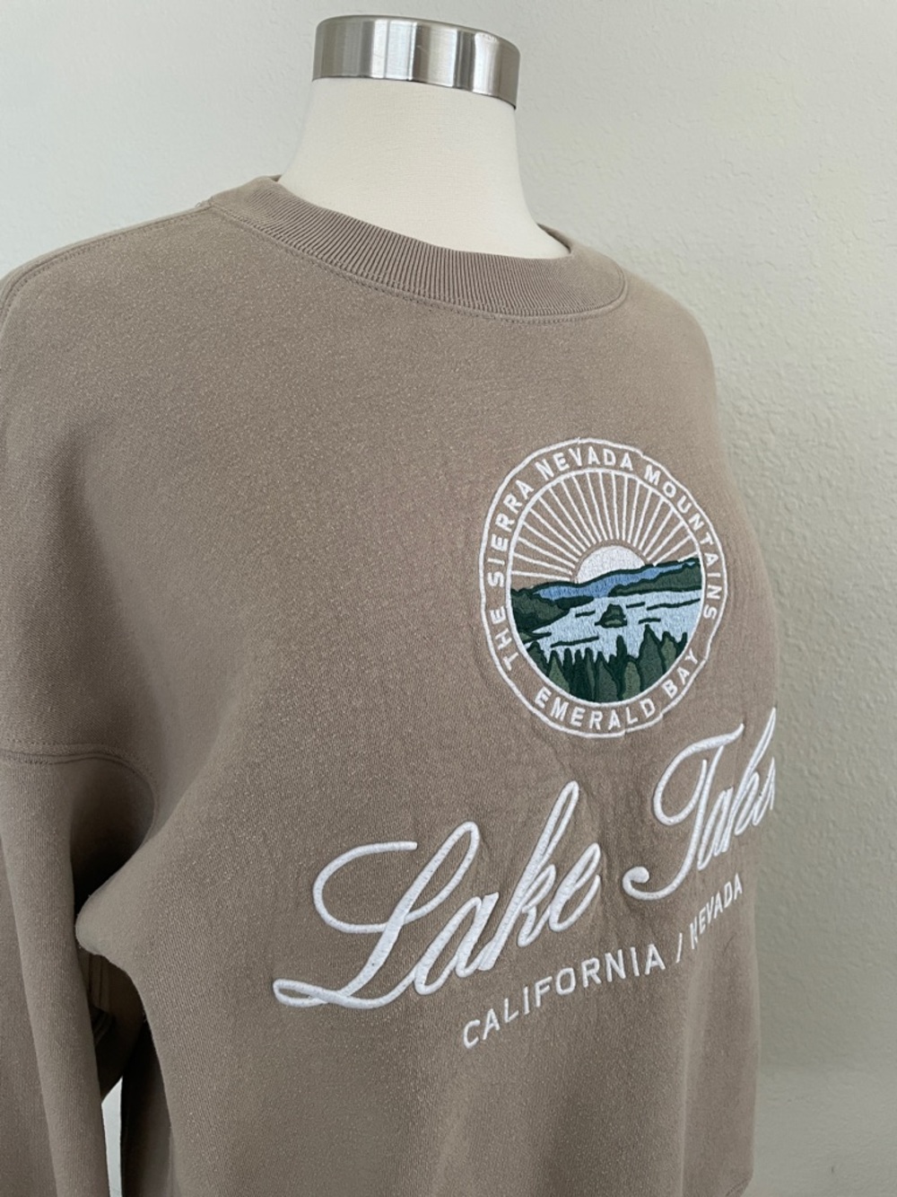 Abercrombie & Fitch Taupe Lake Tahoe Graphic Crewneck - Picture 3 of 7